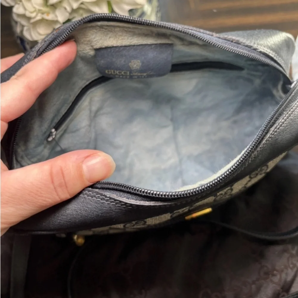 Gucci Crossbody Bag in Navy and Cream - Picture 5 of 6